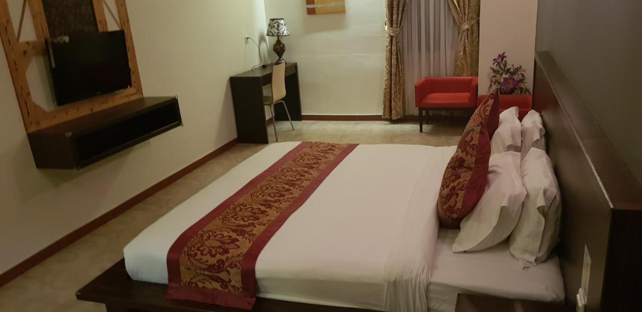 Capital O 89938 Herald Hotel Malacca Eksteriør bilde